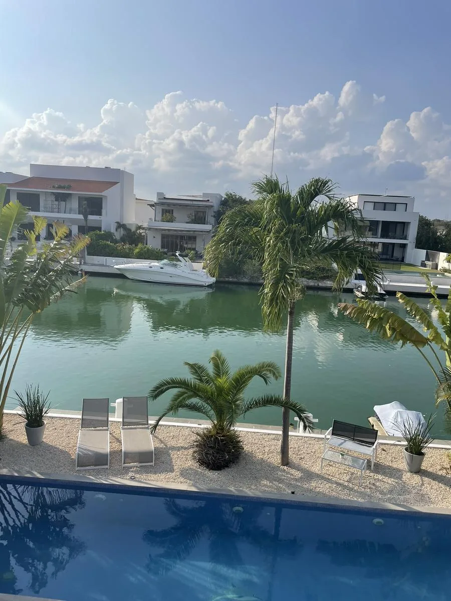5-Bedroom Luxury Residence with Private Dock in Puerto Aventuras