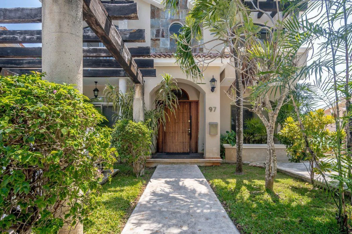 Two-Story 4-Bedroom Residence with Golf Course Access and Private Terraces in Puerto Aventuras