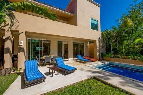 Spacious 3-Bedroom Home with Vaulted Ceilings, Pool, and Golf Course Views in Bahía Xaac