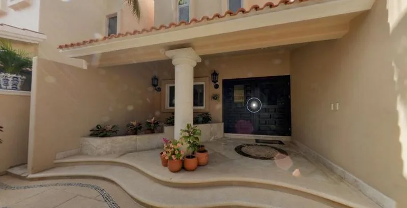 Spacious Golf Course House with Multiple Living Areas and Pool