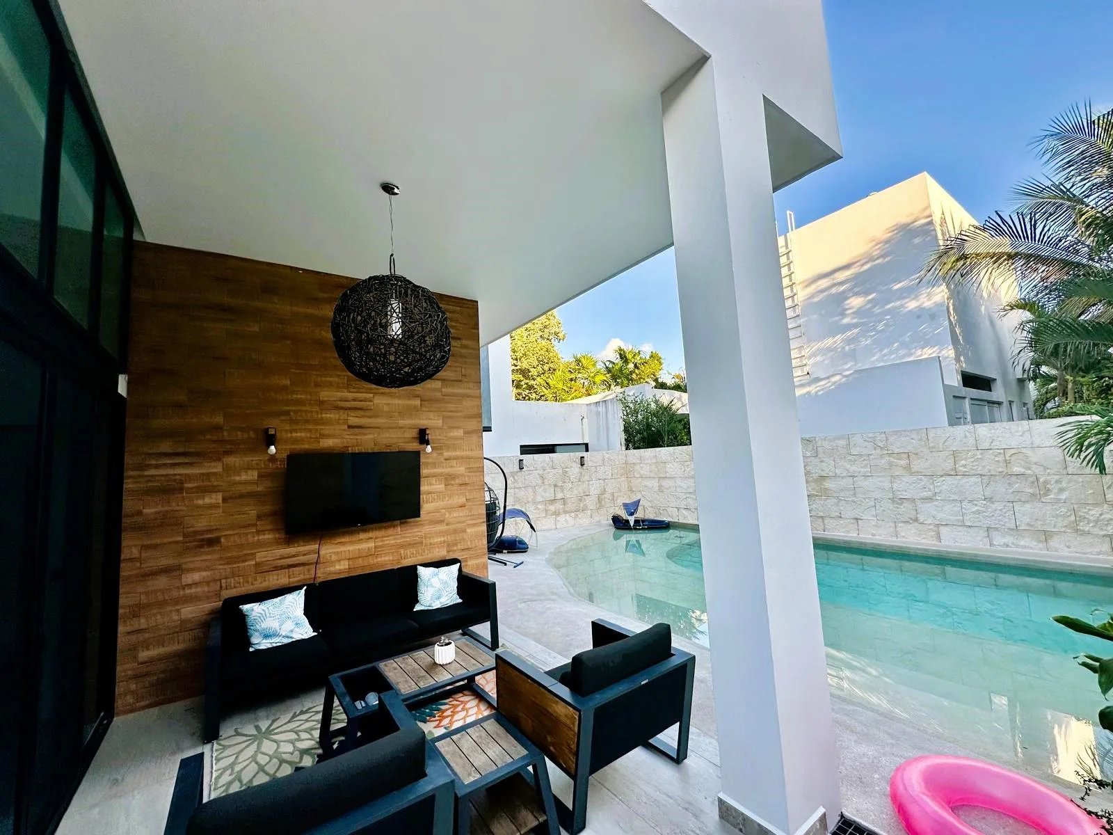 Luxury 4-Bedroom House with Pool in Zona Diamante, Playa del Carmen