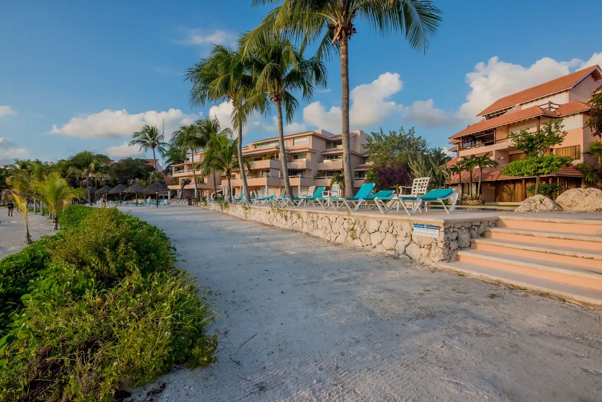 Two-Bedroom Ground-Floor Apartment with Private Terrace and Marina Views in Chac Hal Al, Puerto Aventuras