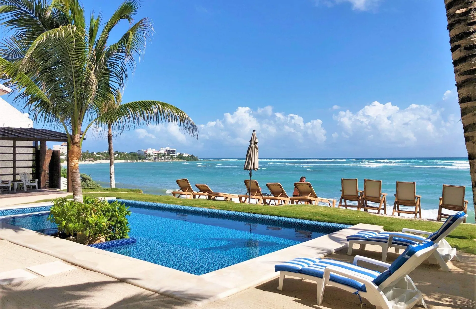 Luxury 3-Bedroom Beachfront Penthouse with Rooftop Garden in Akumal, Quintana Roo