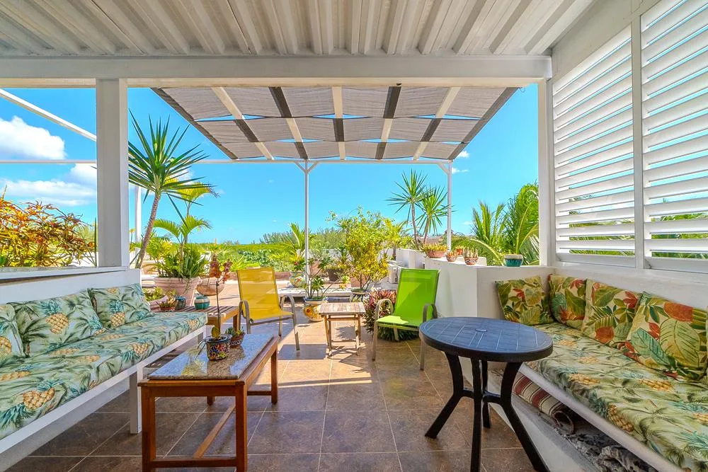 Penthouse with 2 Bedrooms, Rooftop Garden, and Beach Views in Playa del Carmen