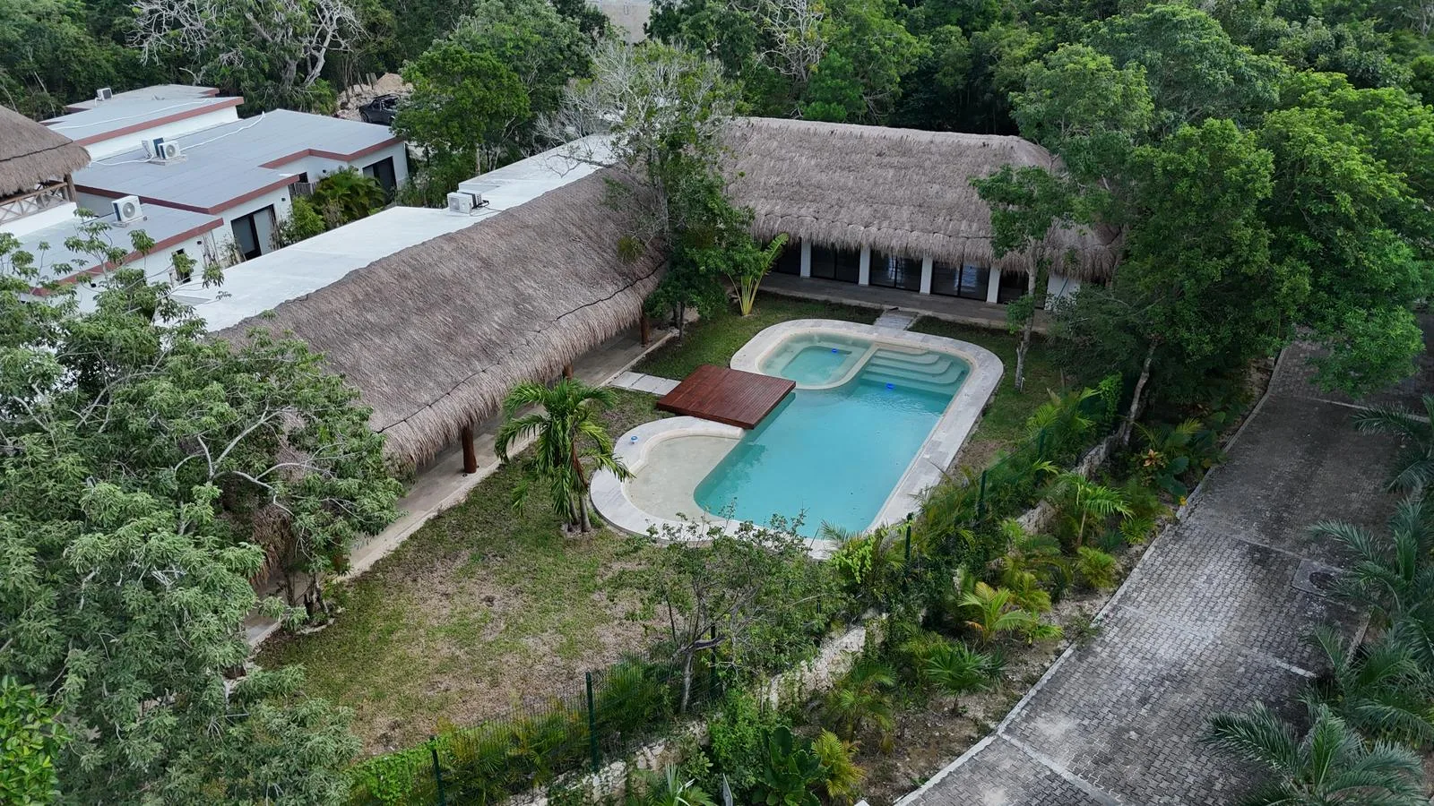4-Bedroom Home with Outdoor Jacuzzi and Private Gym in Akumal, Tulum