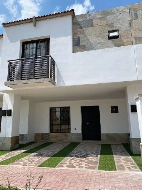 Garden Model House with 3 Bedrooms, Private Garden, and 5-Car Parking in Bosques del Dorado, León
