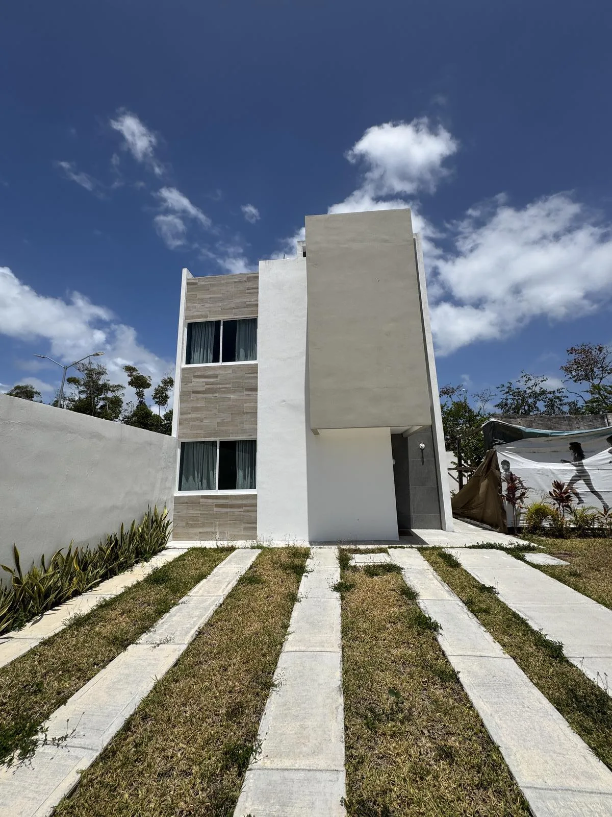3-Bedroom Home in Playa del Carmen with Clubhouse and Pool Access