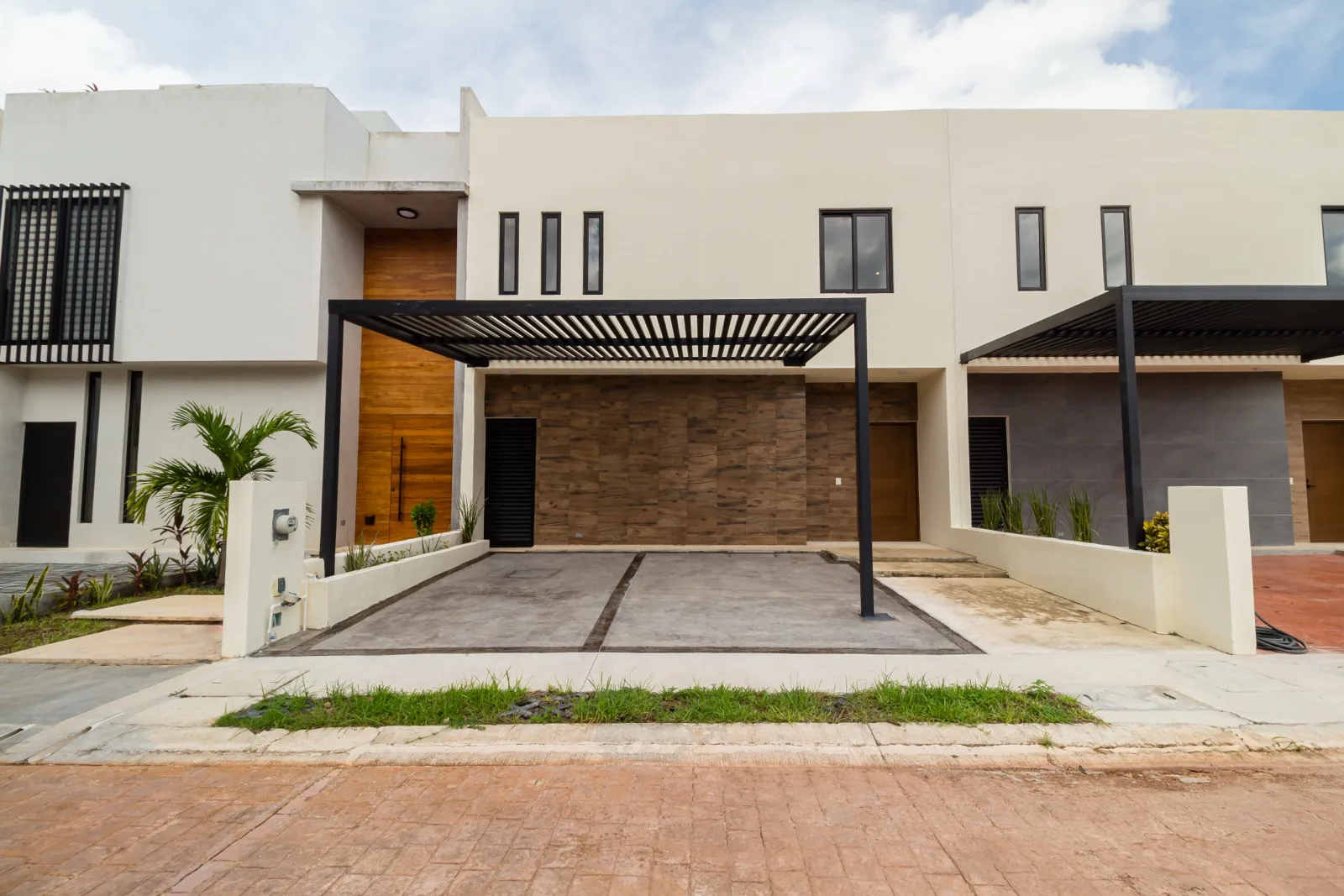 Brand New Three-Bedroom House with Granite Finishes in Residencial Rio