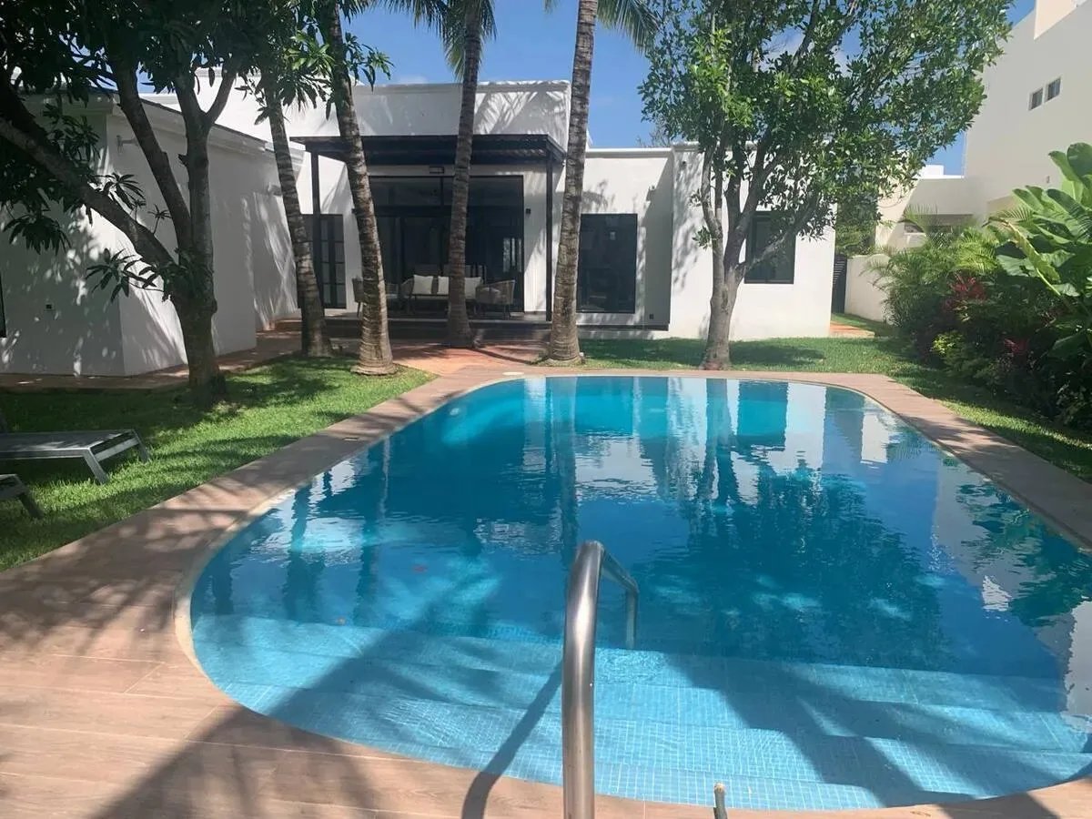 Single-Level Luxury Residence with 3 Bedrooms, Private Pool, and Garden in Lagos del Sol, Cancun