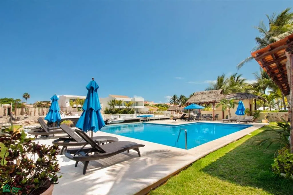 Canalfront 3-Bedroom Apartment with Private Garden and Dock in Puerto Aventuras