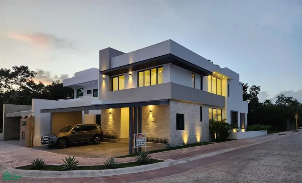 Four-Bedroom Home with Private Pool and Garden in Lagos del Sol, Cancun