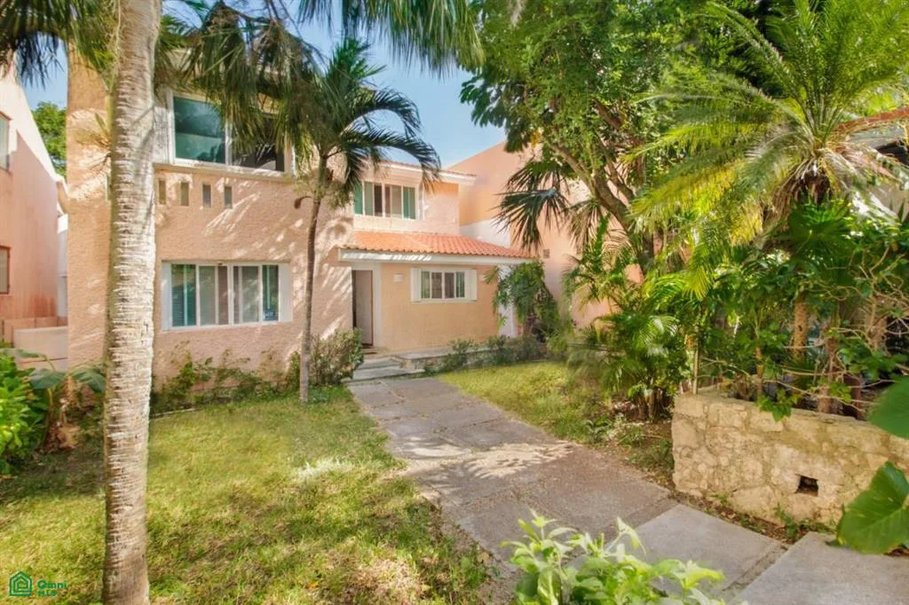 Five-Bedroom Residence with Private Pool and Golf Course Views in Puerto Aventuras, Riviera Maya