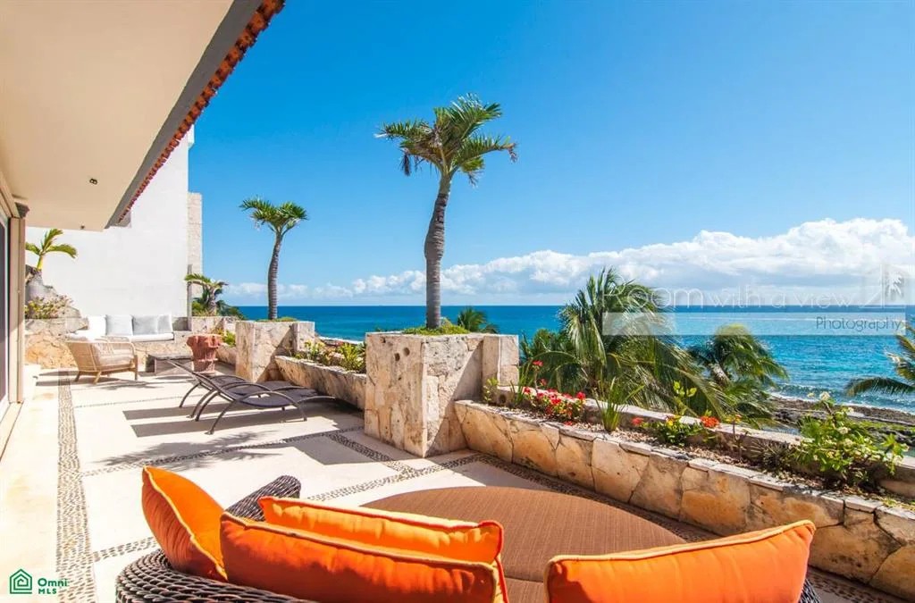 Top-Floor Oceanfront Condominium with Guest Casita and Wraparound Terrace in Puerto Aventuras