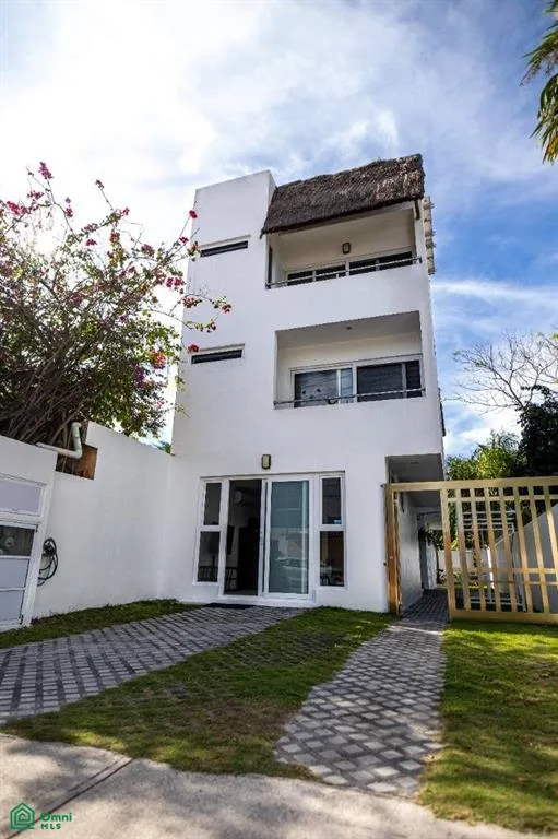 Four-Unit Rental Property with 5 Bedrooms, Solar Panels, and Near Beach in Puerto Morelos