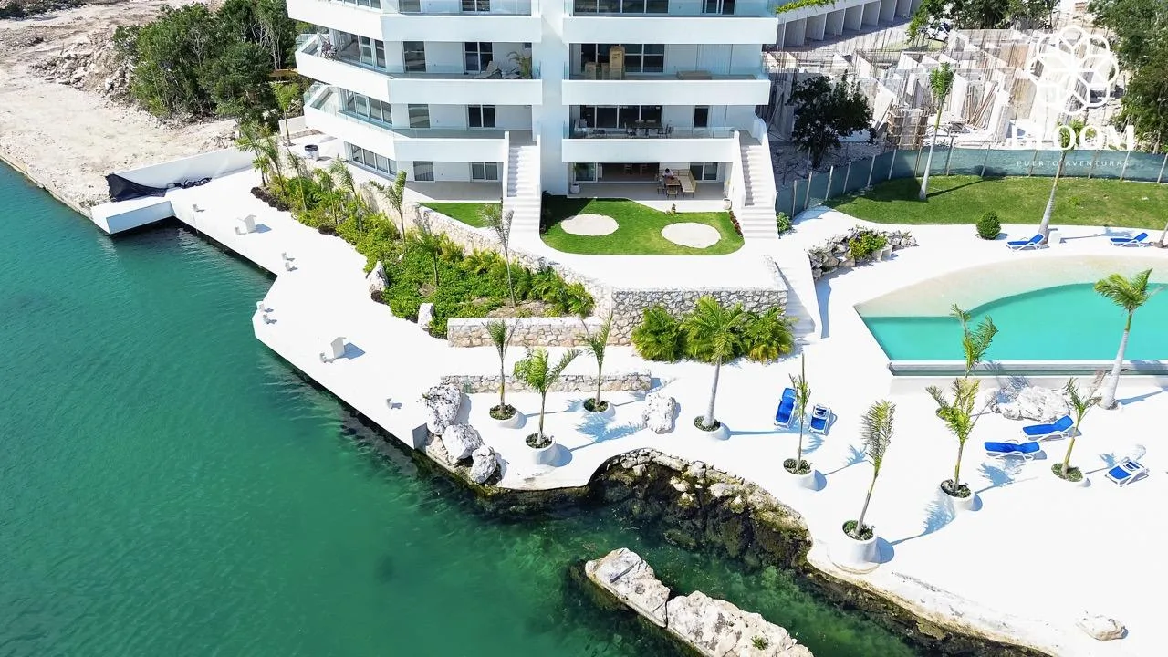 3-Bedroom Eco-Friendly Penthouse with Resort Amenities in Tulum's Region 15