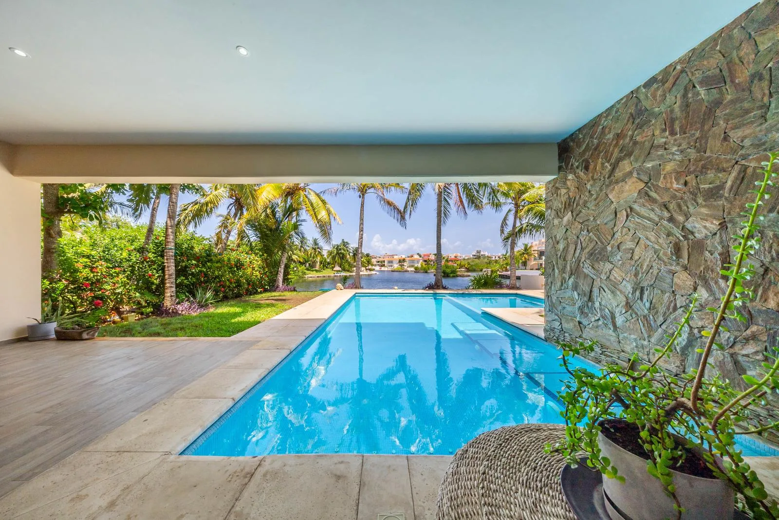 Lagoonfront Villa with 3 Bedrooms, 4 Studios, and Private Pool in Puerto Aventuras