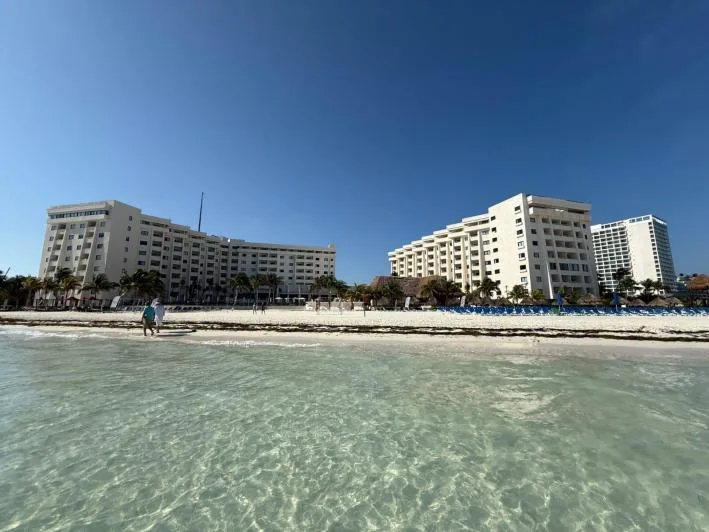 Renovated 2-Bedroom Beachfront Condo in Cancún Hotel Zone with Resort Amenities