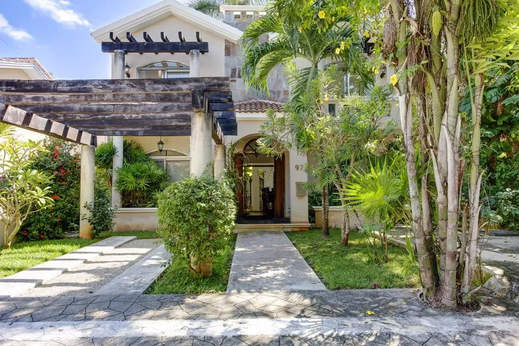 Modern Mexican Colonial 6-Bedroom Home with Private Pool in Puerto Aventuras