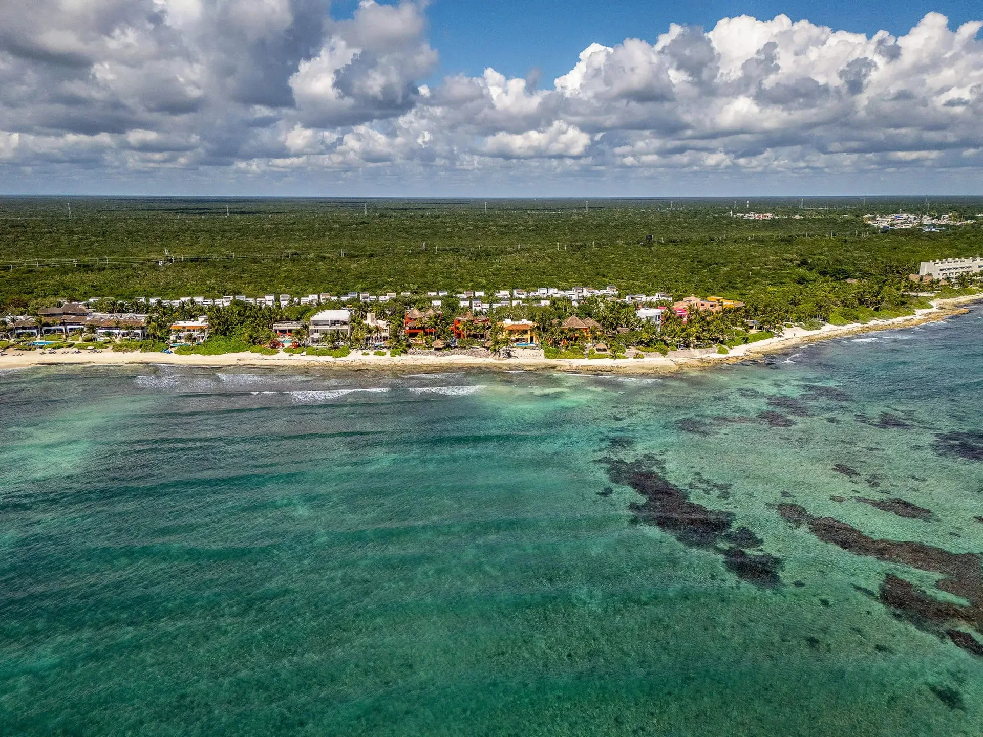 Expanded 3-Bedroom Tao Ocean Style Home with Rooftop Jacuzzi near Akumal Beach