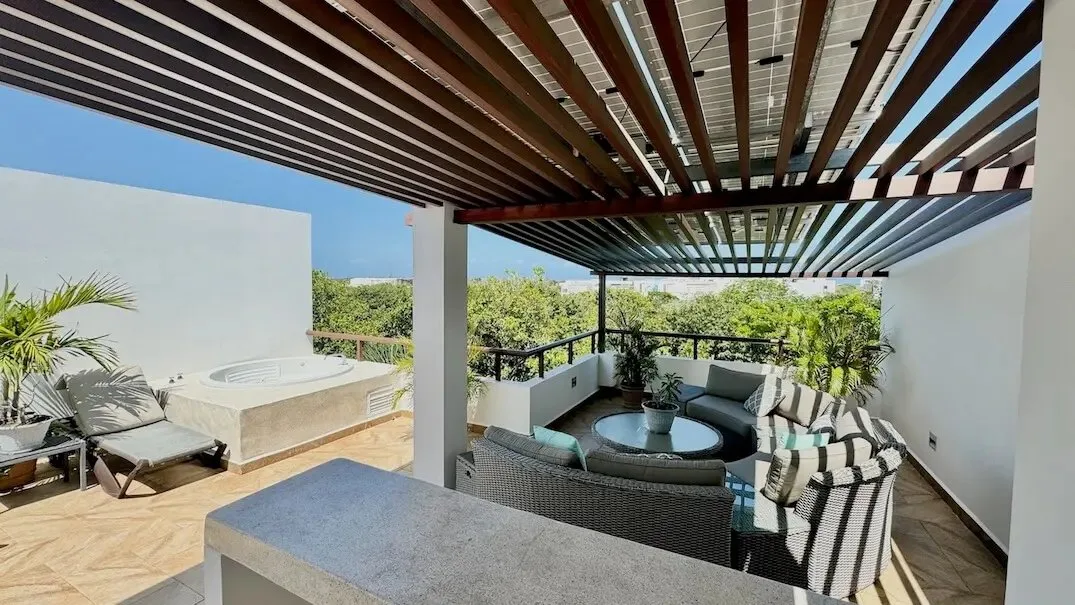 2-Bedroom Penthouse Condo with Private Terrace and Rooftop Jacuzzi in Tulum Country Club