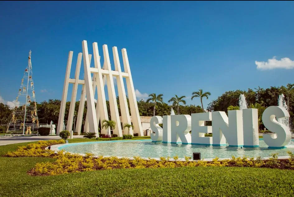 Modern Two-Bedroom Apartment with Lock-Off Unit and Resort Amenities in Akumal, Riviera Maya