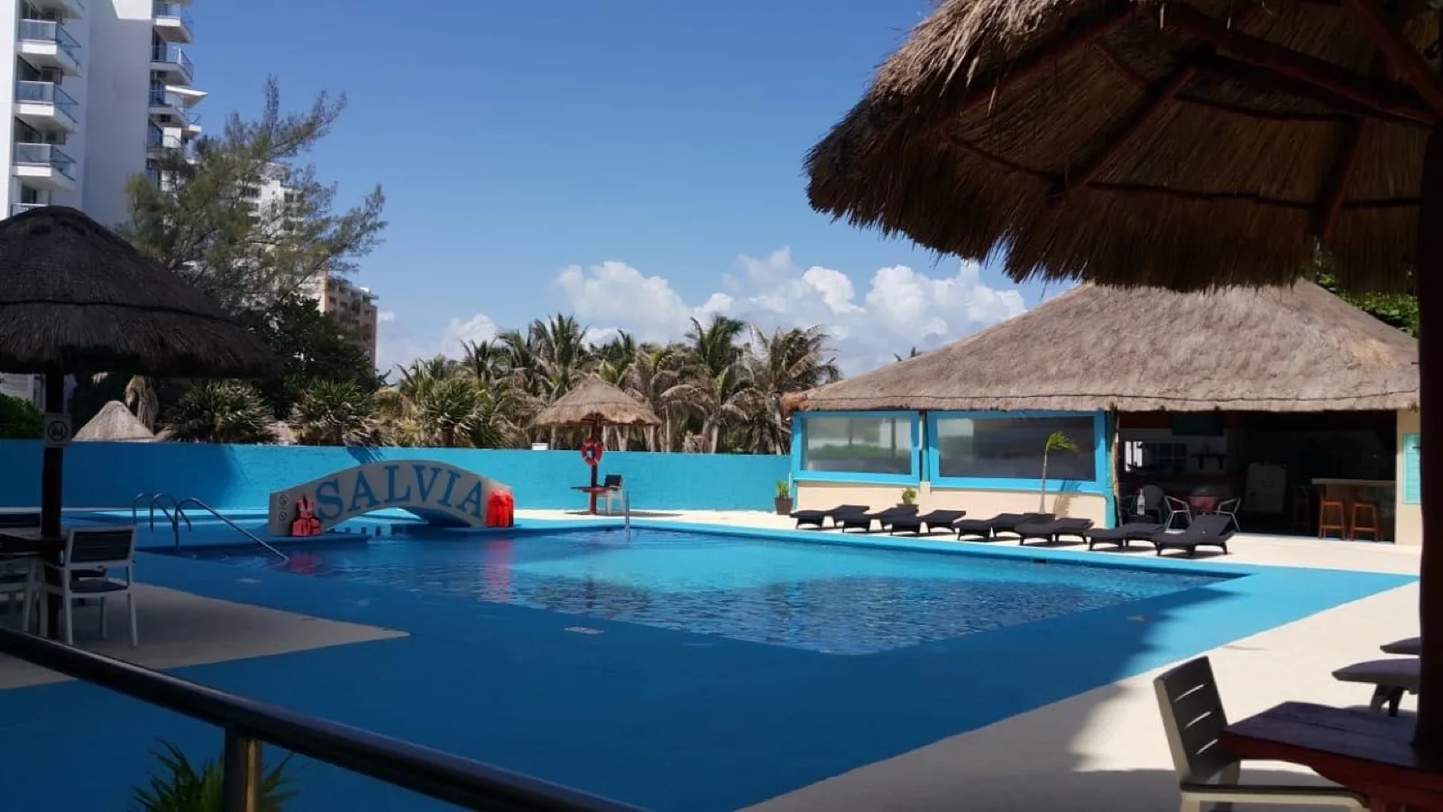 Beachfront Studio with Sea Views and Furnishings in Vibrant Cancun