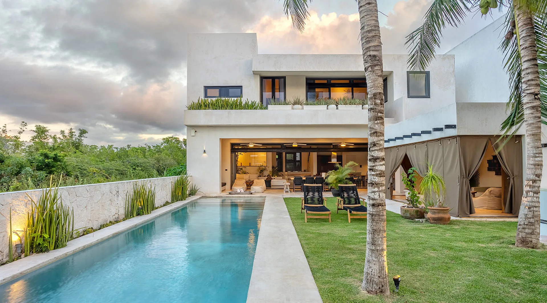 Luxury Waterfront Villa with Private Boat Mooring and Pool in Puerto Aventuras, Phase 4