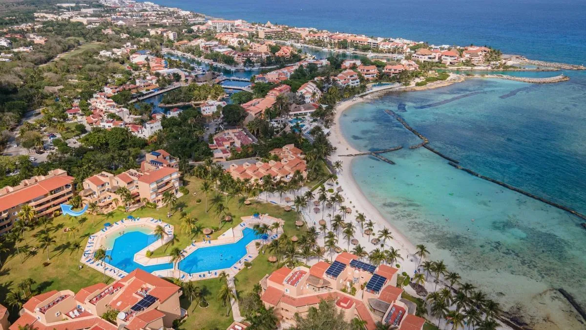 Two-Bedroom Sea-View Condominium with Terrace in Puerto Aventuras