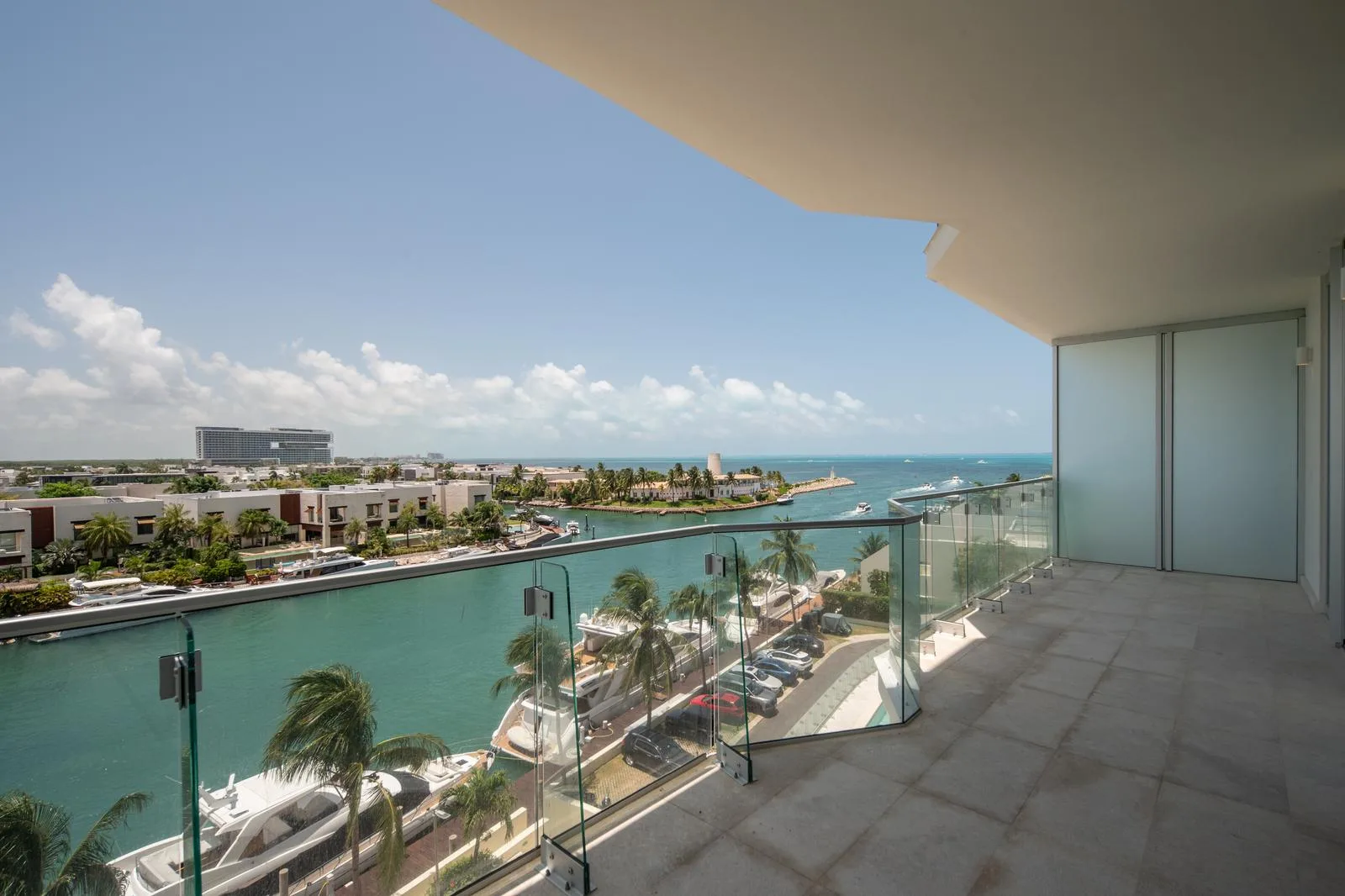 Luxury 2-Bedroom Apartment with Sea Views and Private Beach Access in Puerto Cancún's SLS Harbour