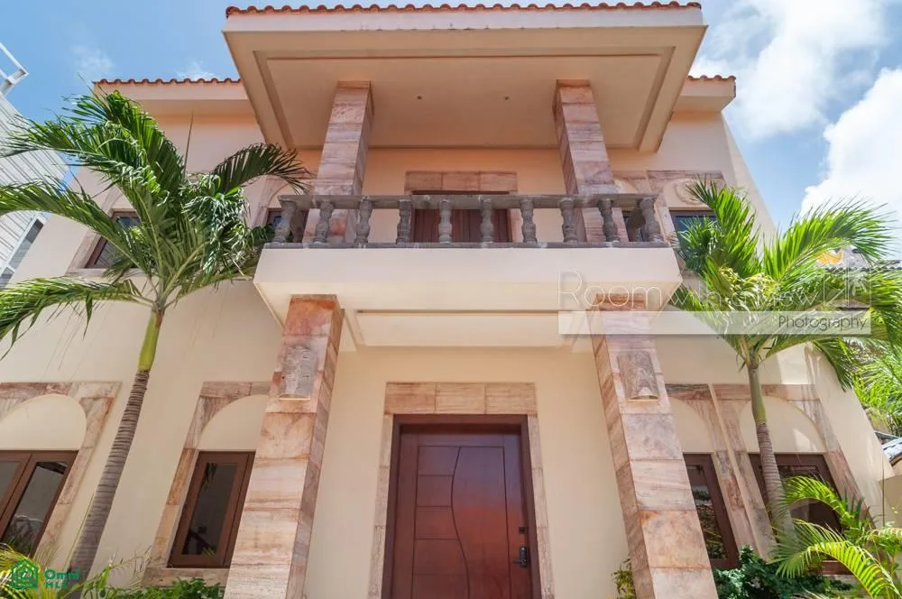 5-Bedroom Oceanfront Villa with Private Pool and Gym in Puerto Aventuras