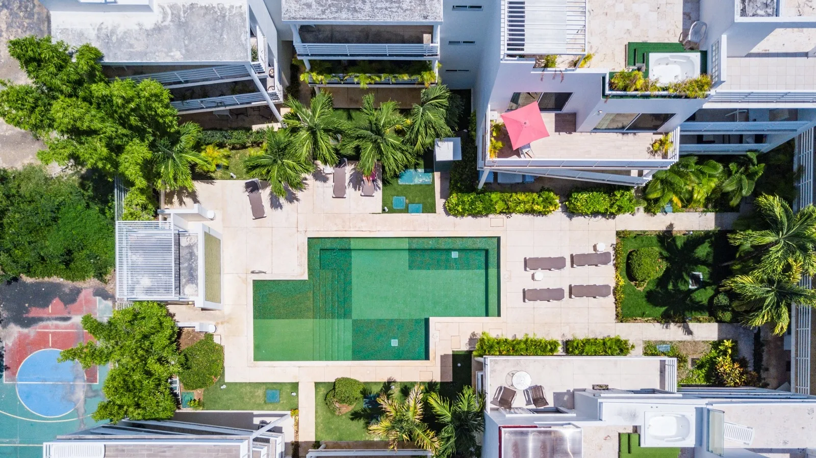 Furnished 2-Bedroom Penthouse with Rooftop Terrace in Playa del Carmen