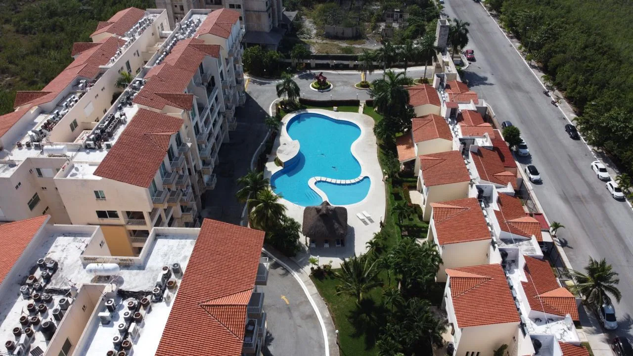 Exclusive Two-Story Penthouse with 3 Bedrooms and Lagoon View in Cancun, Near Hotel Zone