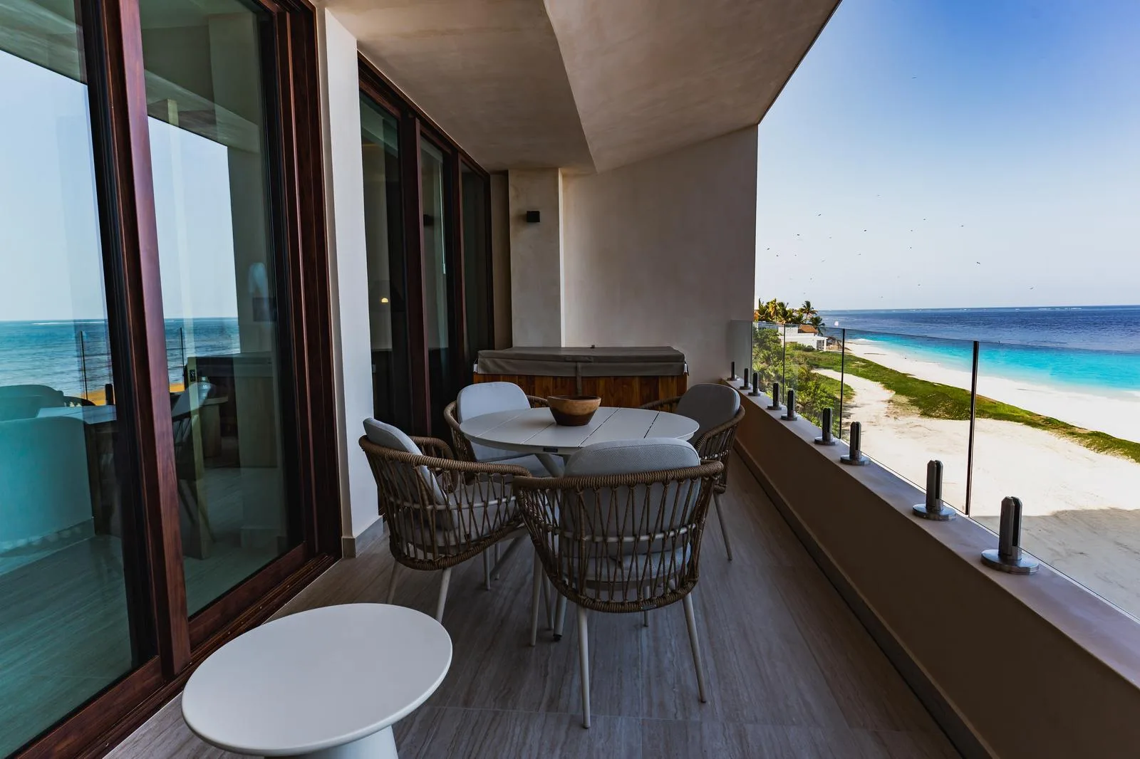 Luxury 2-Bedroom Condo with Private Jacuzzi and Beach Access in Puerto Morelos, Riviera Maya