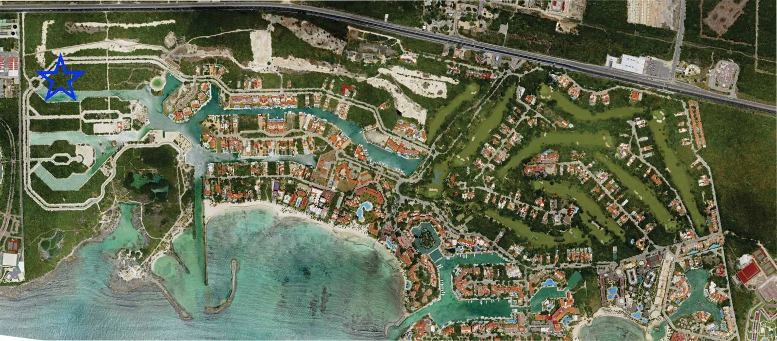 3-Bedroom Penthouse with Private Rooftop and Yacht Club in Puerto Aventuras