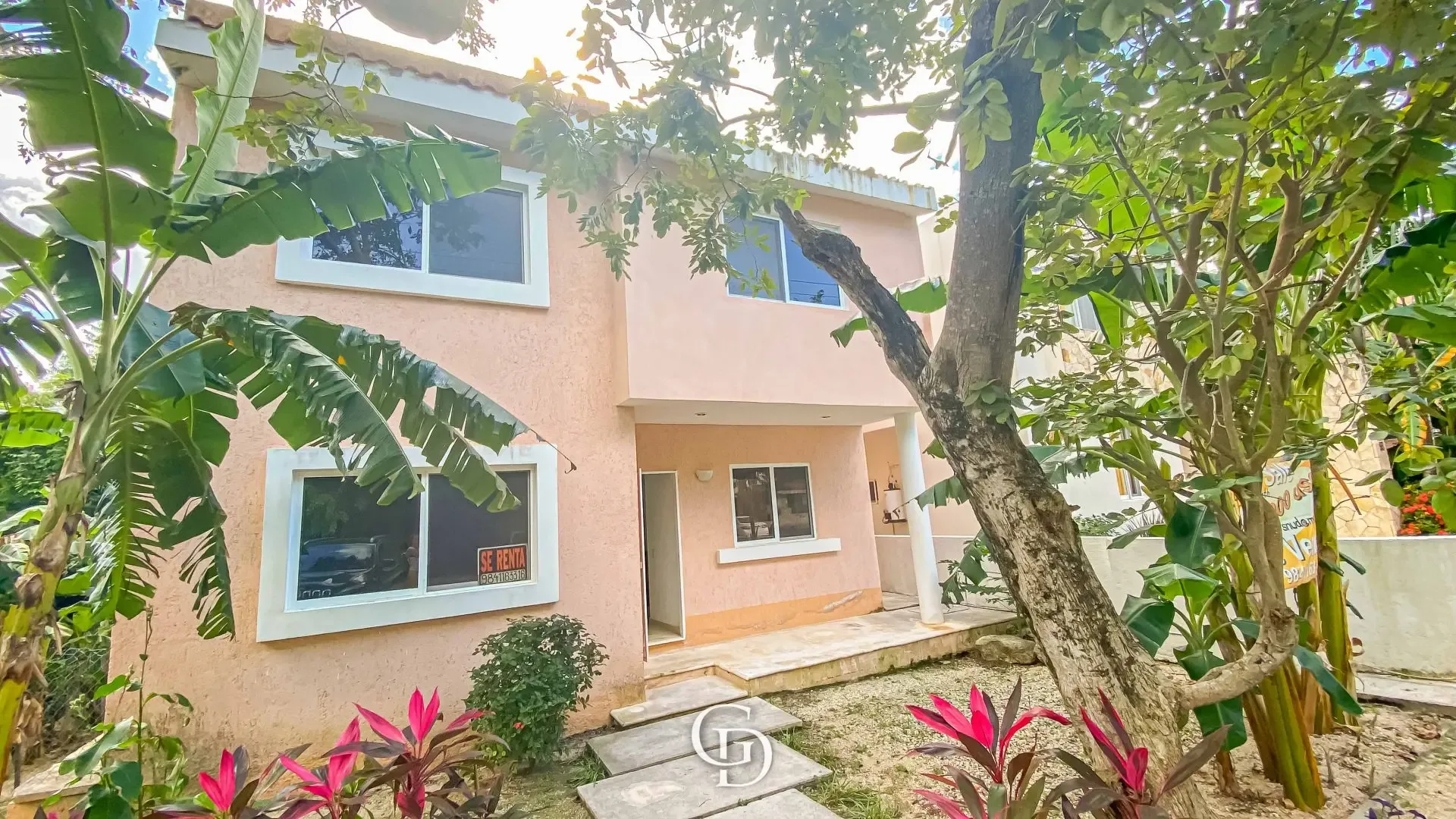 Four-Bedroom Home on a Large Lot with Golf Views in Puerto Aventuras