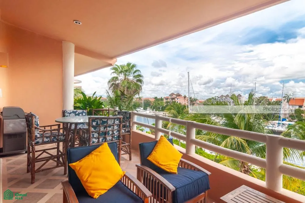 Two-Bedroom Penthouse with Ocean Views and Rooftop Jacuzzi in Marina Puerto Aventuras