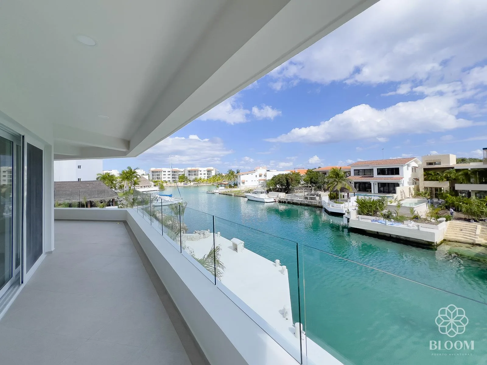 Canal-View Three-Bedroom Apartment with Private Dock Access in Puerto Aventuras
