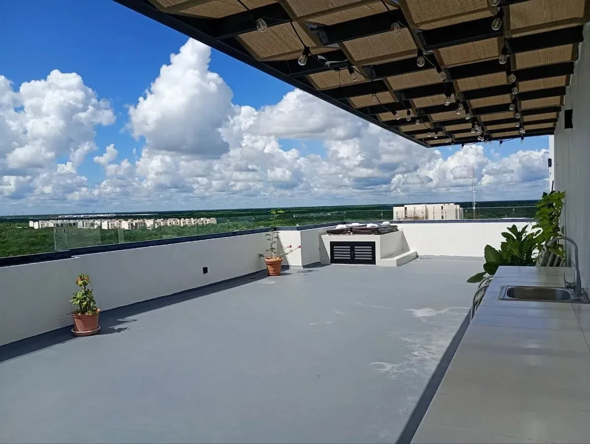 Three-Bedroom Penthouse with Private Rooftop Terrace and Jacuzzi in El Refugio, Cancún