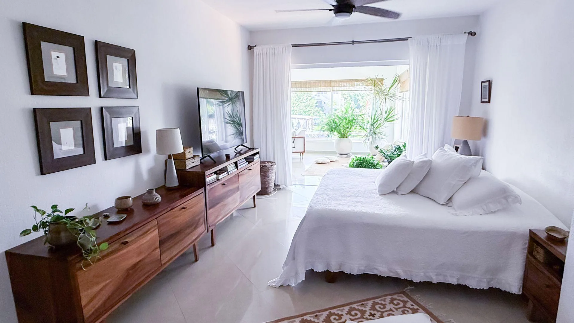 Luxurious Three-Bedroom Penthouse with Marina Views and Private Jacuzzi in Puerto Aventuras