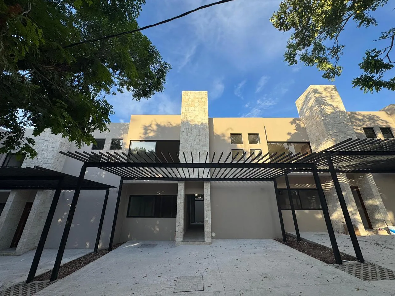 3-Bedroom House with Double Height and Private Pool in Playa del Carmen