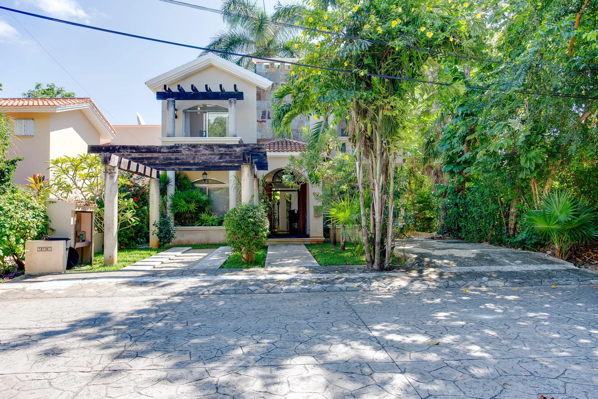 Luxury 4-Bedroom Hacienda-Style Residence with Private Pool and Sea Views in Puerto Aventuras