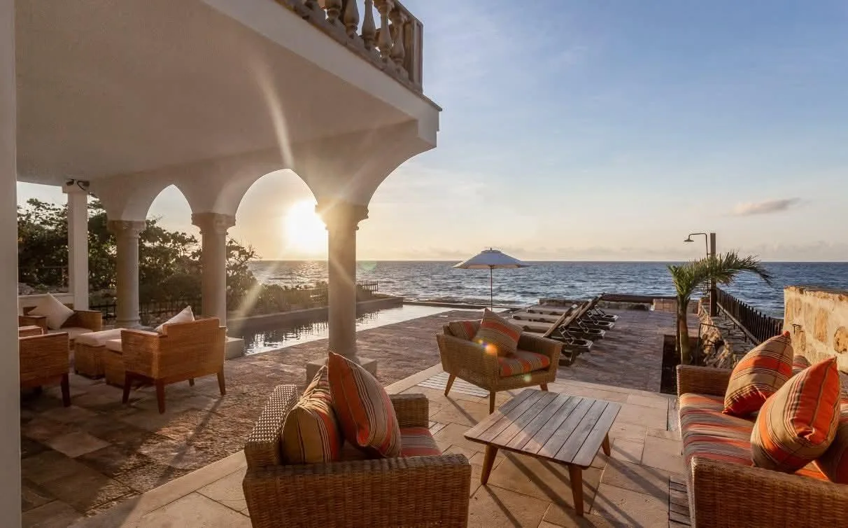 Mediterranean Villa with Ocean Frontage, 3+ Bedrooms, and 2018 Renovation