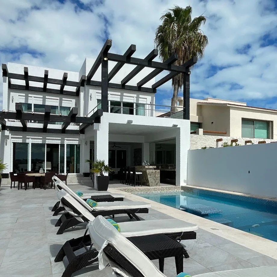 Laguna Nichupté Front Residence Offering a Luxurious and Serene Lifestyle