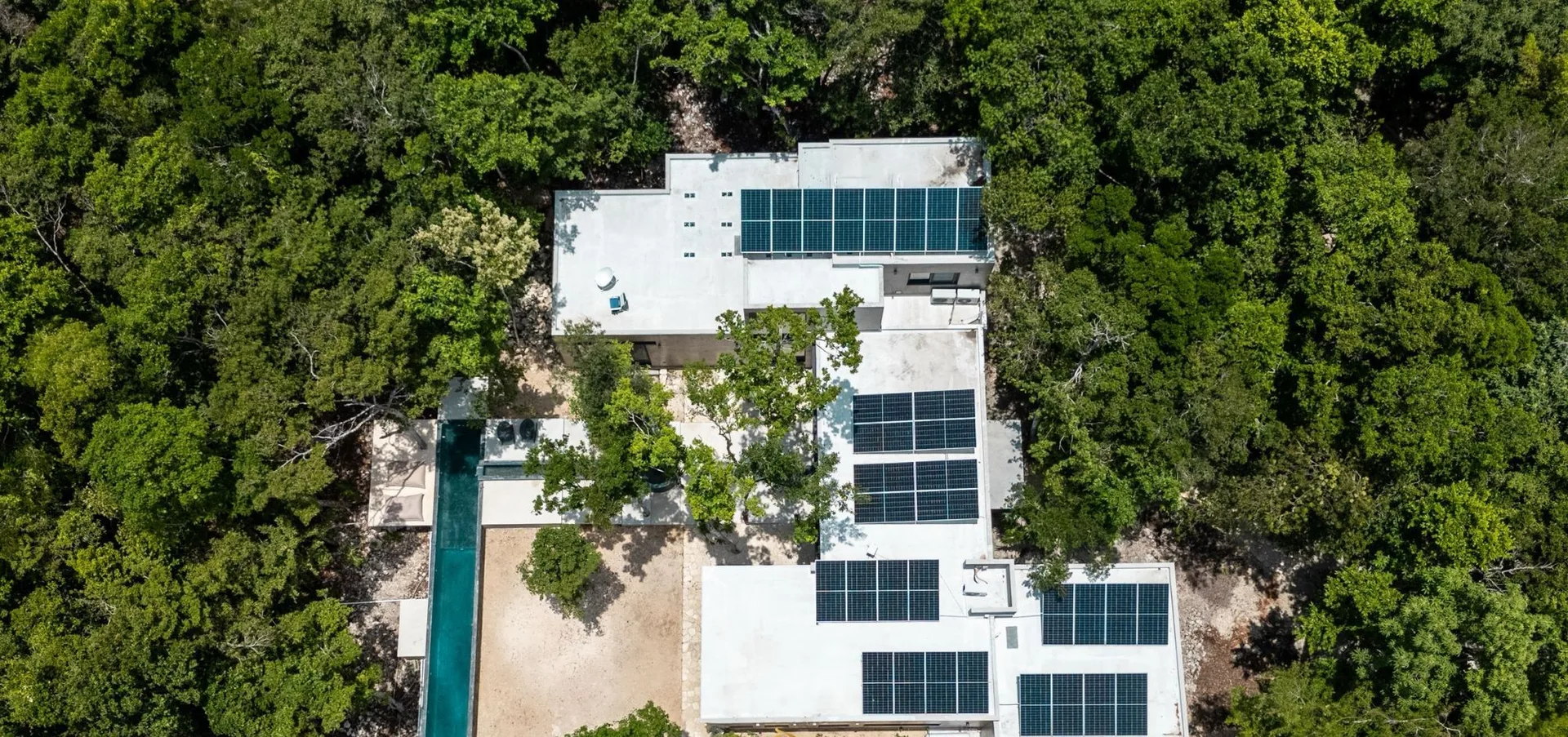 Luxurious Custom-Built Villa with 3 Bedrooms, Off-Grid Solar, and Pool in San Lorenzo Neighborhood