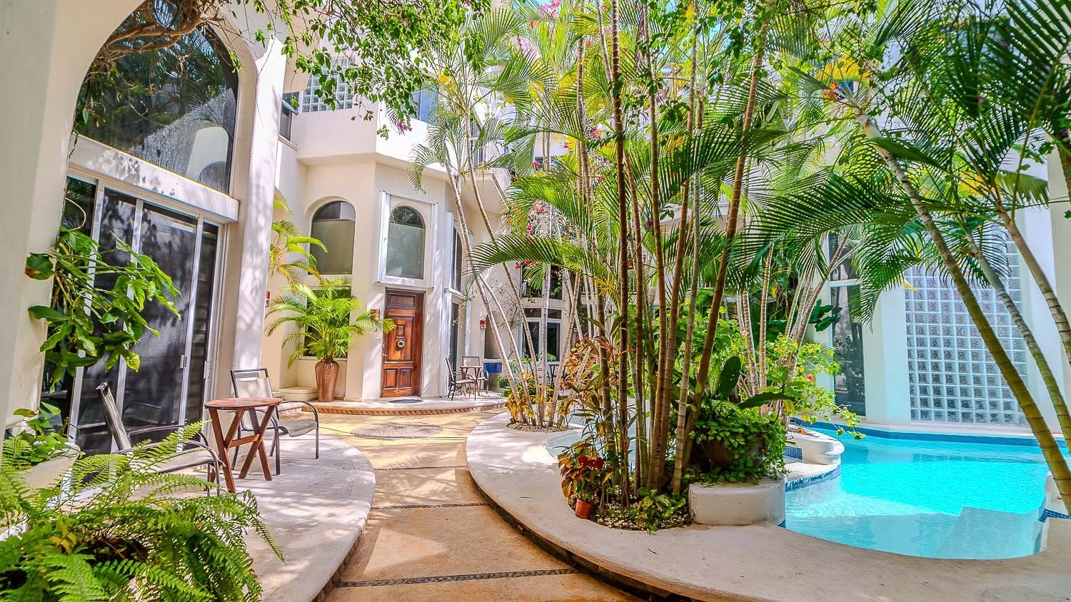 Top-Floor One-Bedroom Condo, Furnished & Turn-Key, in Central Playa del Carmen