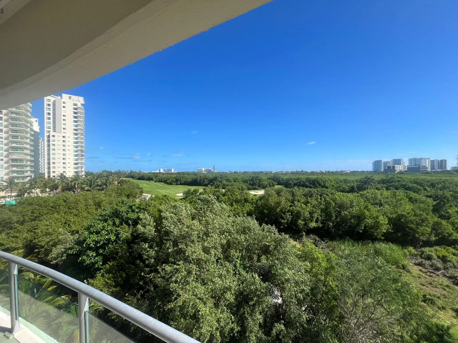 3-Bedroom Luxury Apartment with Terraces in ISOLA, Puerto Cancún