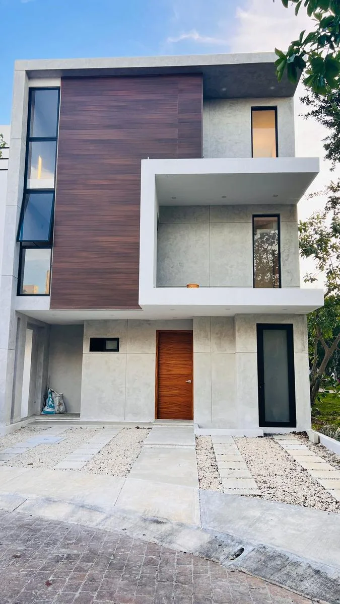 Modern Three-Bedroom Home with Private Pool in Residencial Arbolada Community