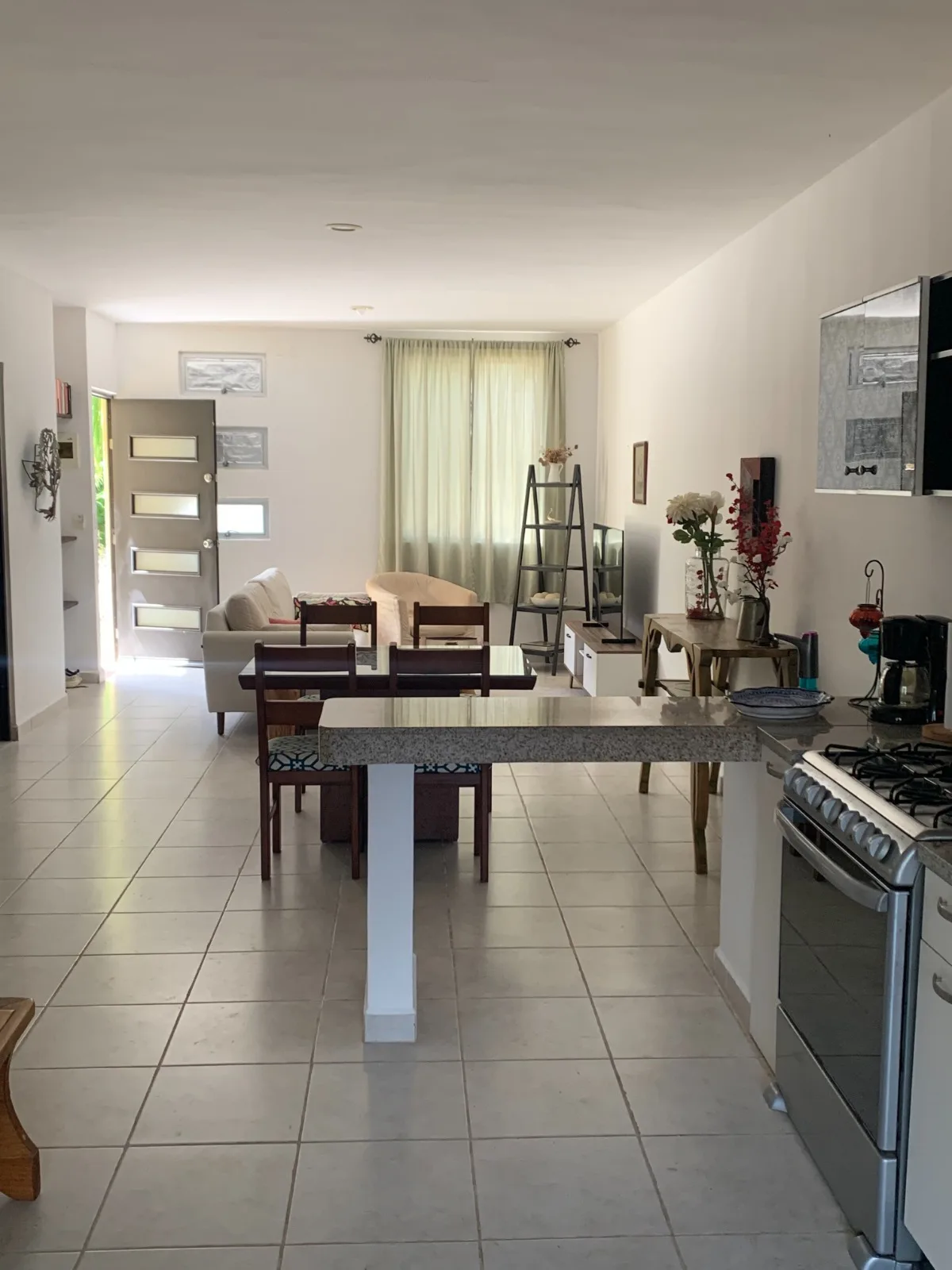 House for Sale with 3 Bedrooms, Private Terrace, and Community Pool in Residencial Palma Real, Puerto Morelos