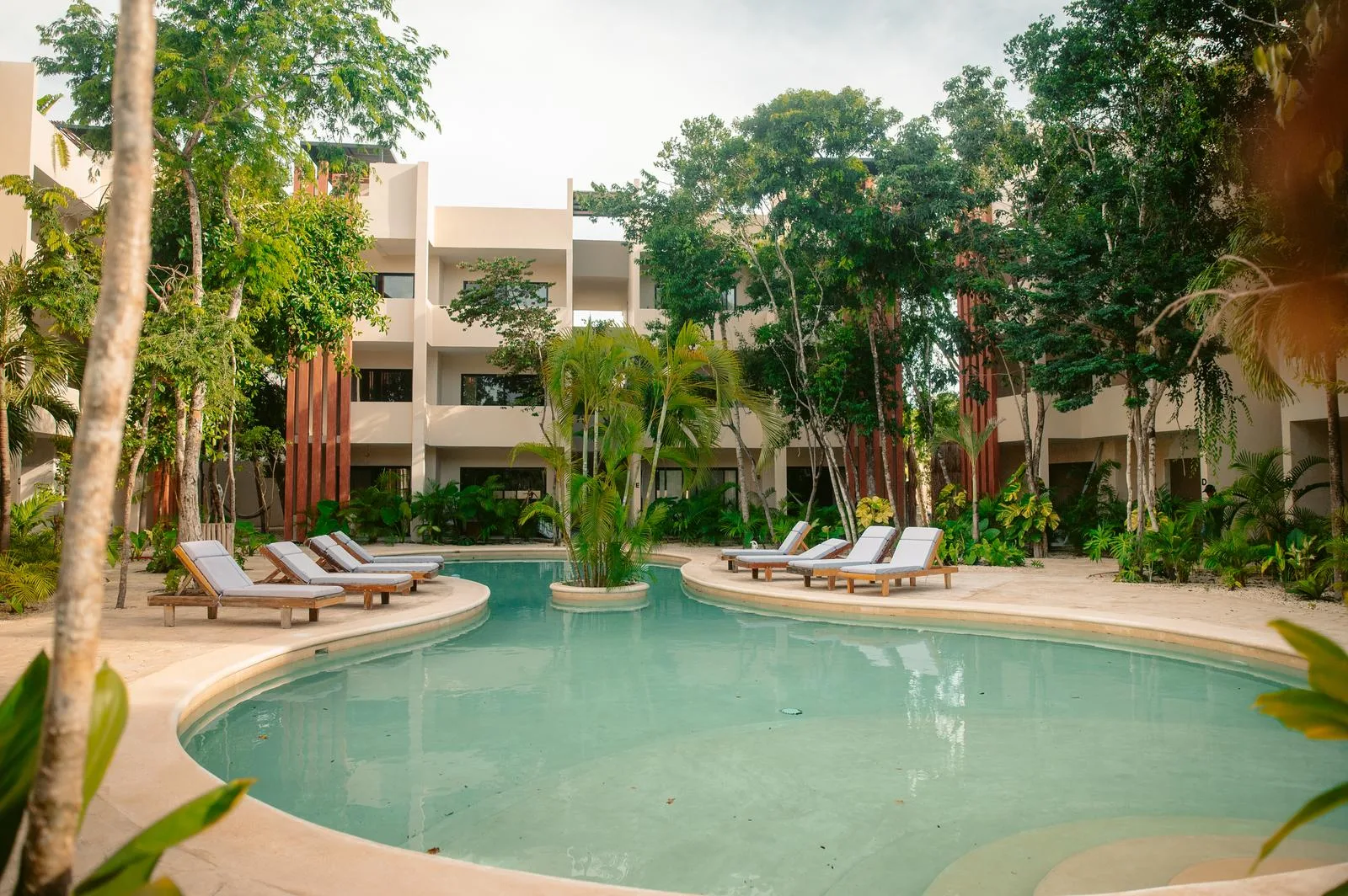 Modern 1-Bedroom Apartment with Private Jacuzzi, Steps from Tulum Beach