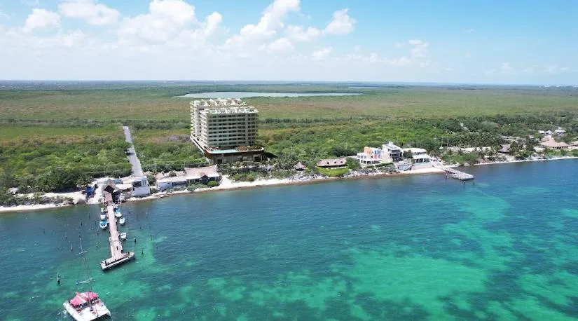 Beachfront 2-Bedroom Apartment in Cancún with Premium Amenities